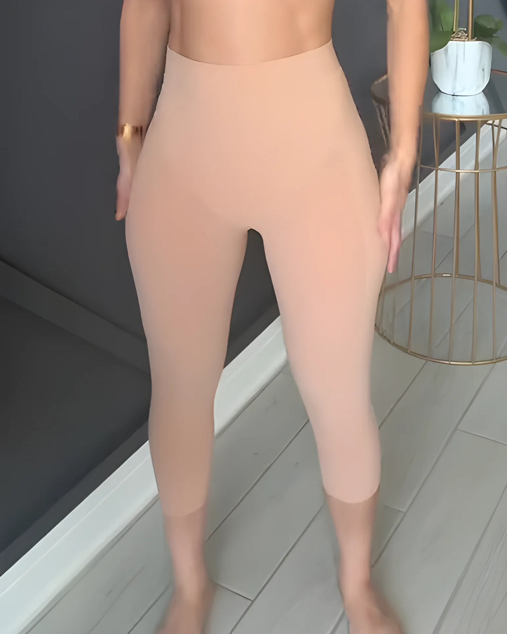 High-Waisted Capri Shaper M575329