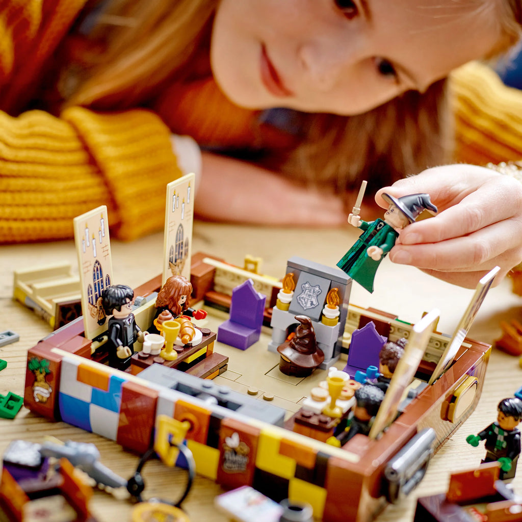 Customizable Toy Luggage Set with Minifigures Y6878