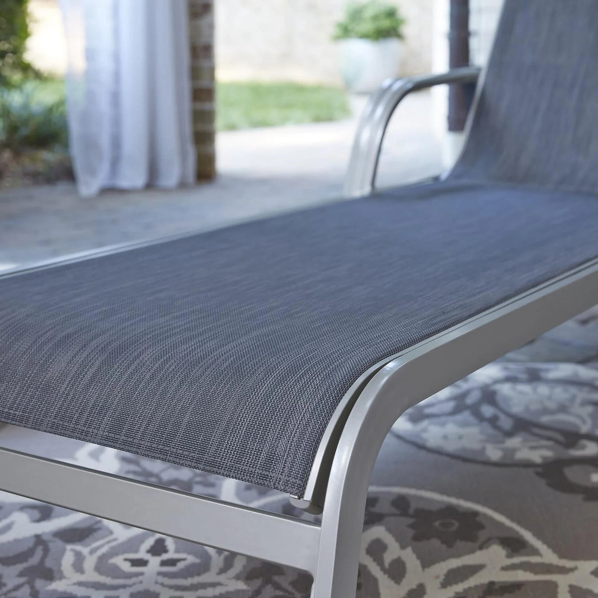 Aluminum Outdoor Chaise Lounge X537355