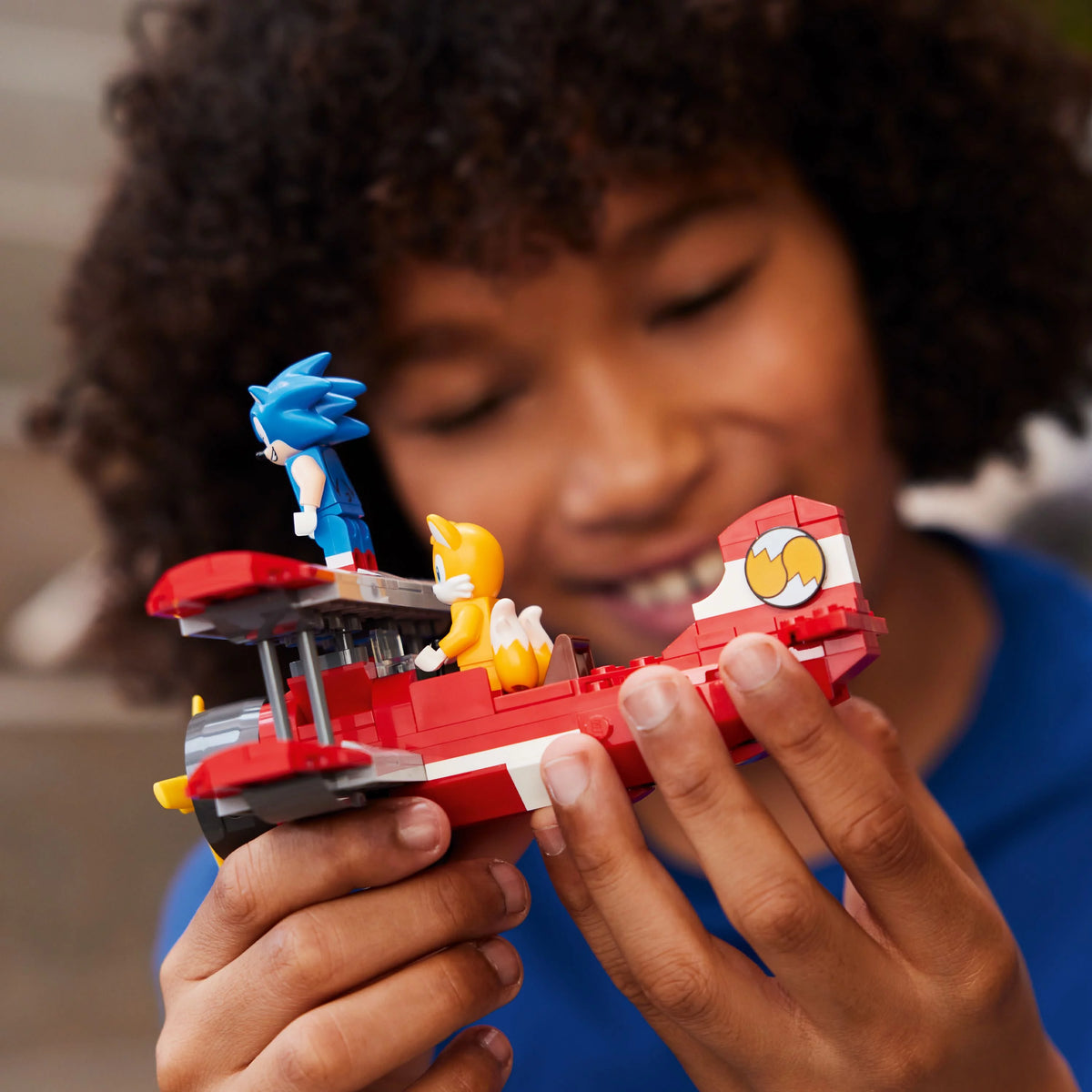 Building Toy Set with 4 Figures and Accessories V55188