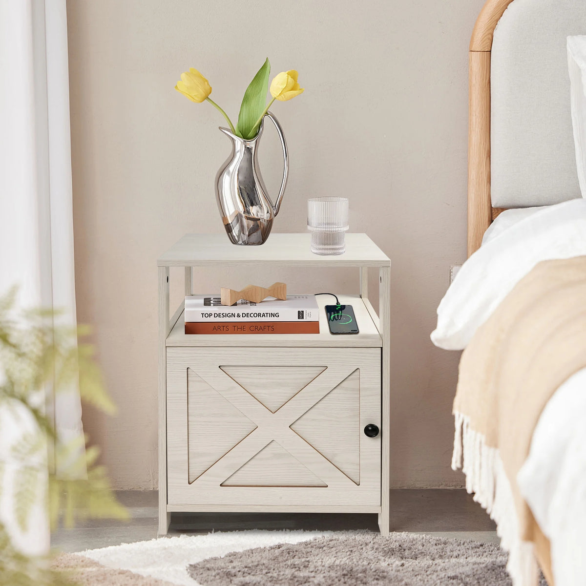 White Wooden Nightstands Set of 2 with Charging Station W460