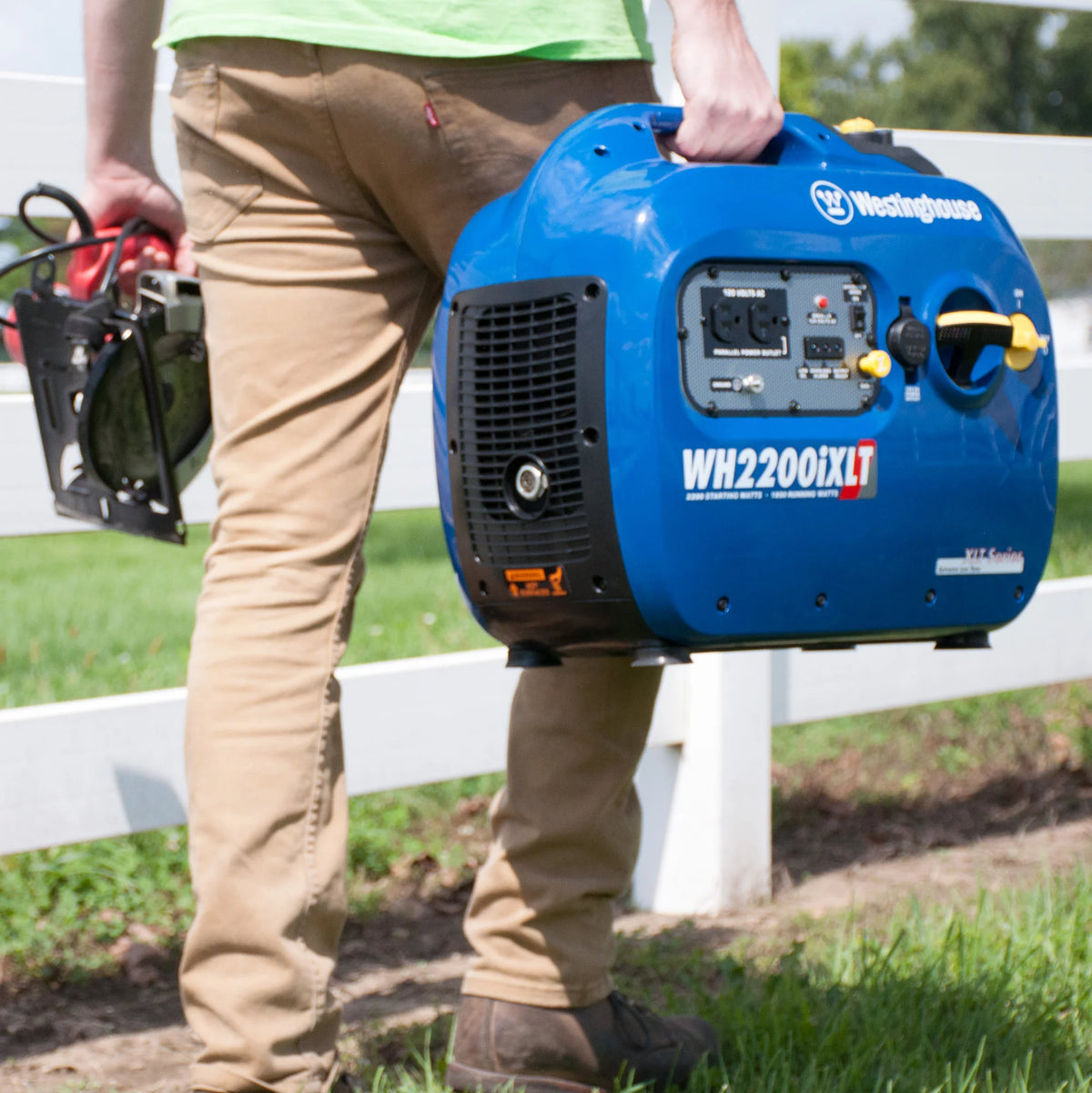 Portable Inverter Generator 1800 Rated Watts & 2200 Peak Watts X378